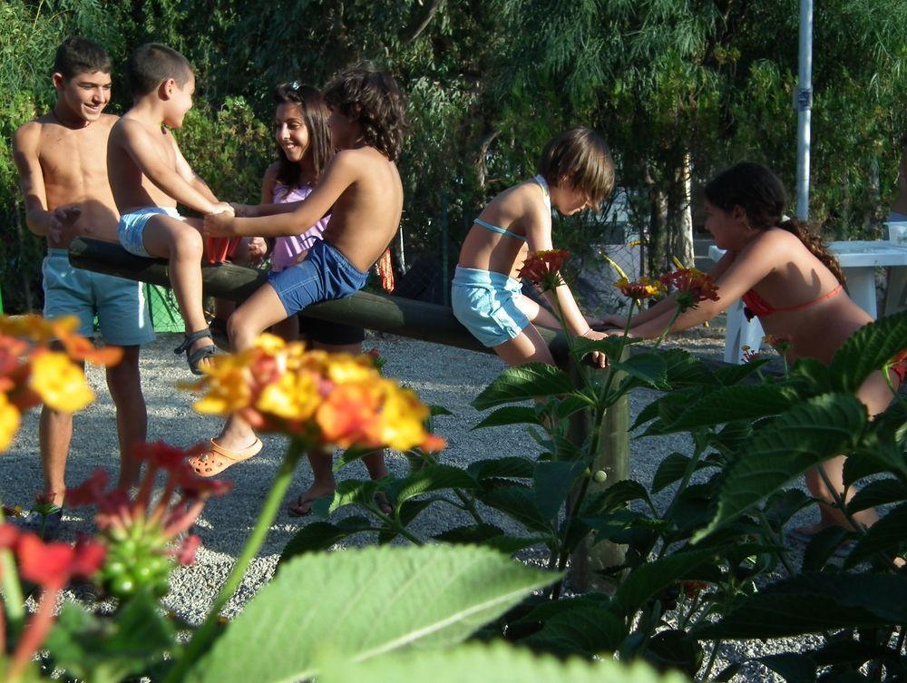 Villaggio Camping Lungomare Кропани Екстериор снимка