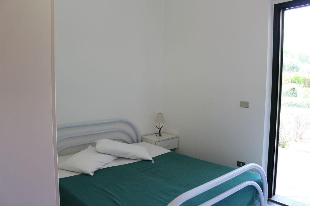 Villaggio Camping Lungomare Кропани Екстериор снимка