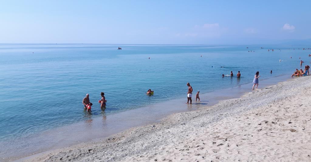 Villaggio Camping Lungomare Кропани Екстериор снимка