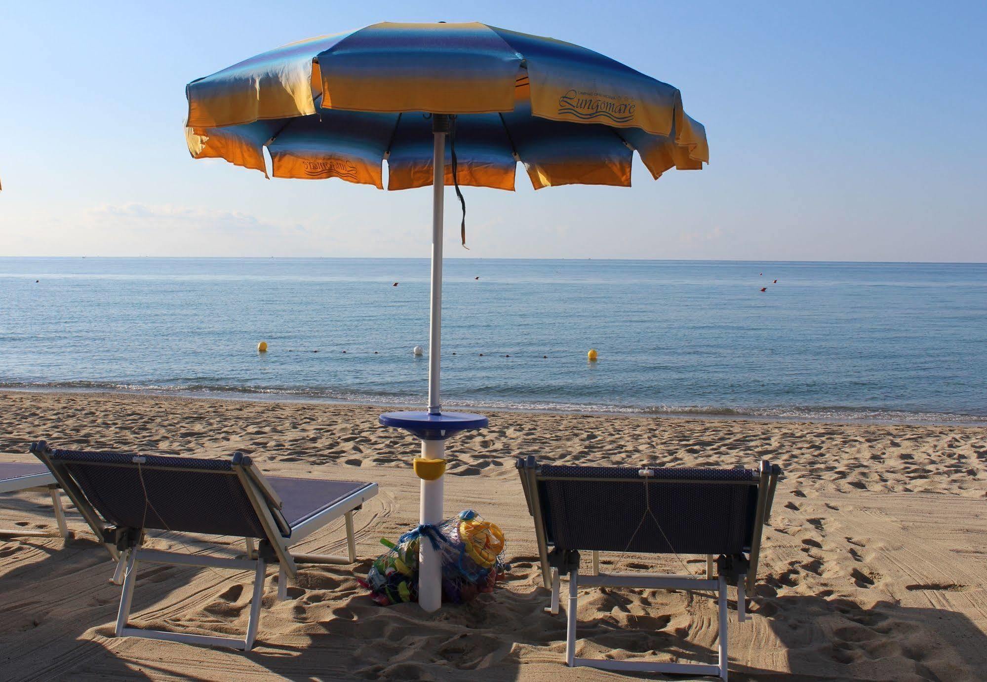 Villaggio Camping Lungomare Кропани Екстериор снимка