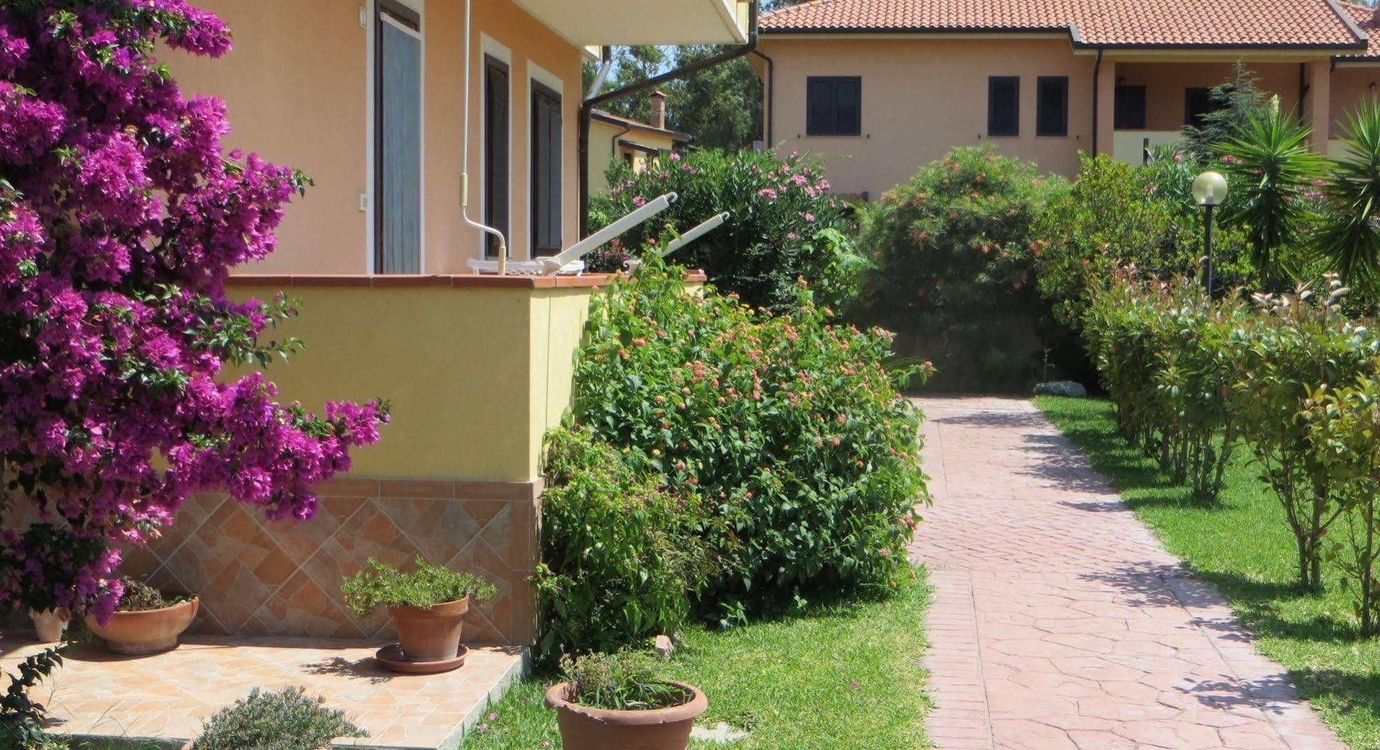Villaggio Camping Lungomare Кропани Екстериор снимка