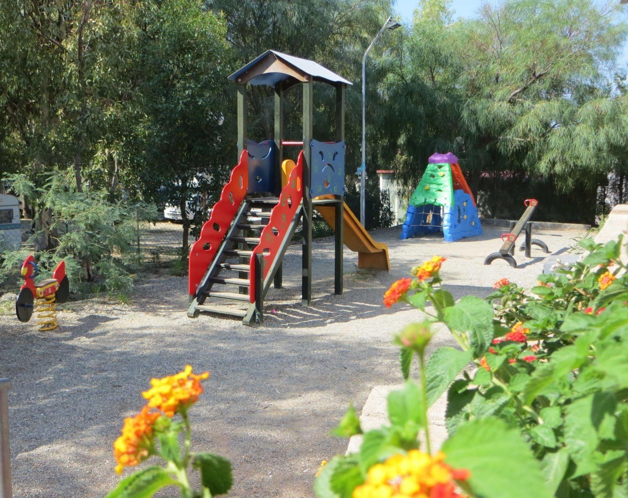Villaggio Camping Lungomare Кропани Екстериор снимка