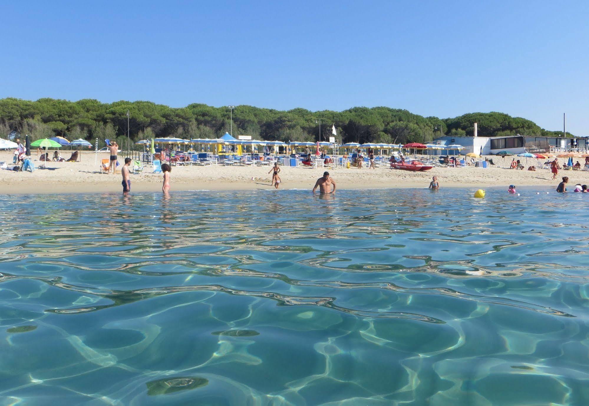 Villaggio Camping Lungomare Кропани Екстериор снимка
