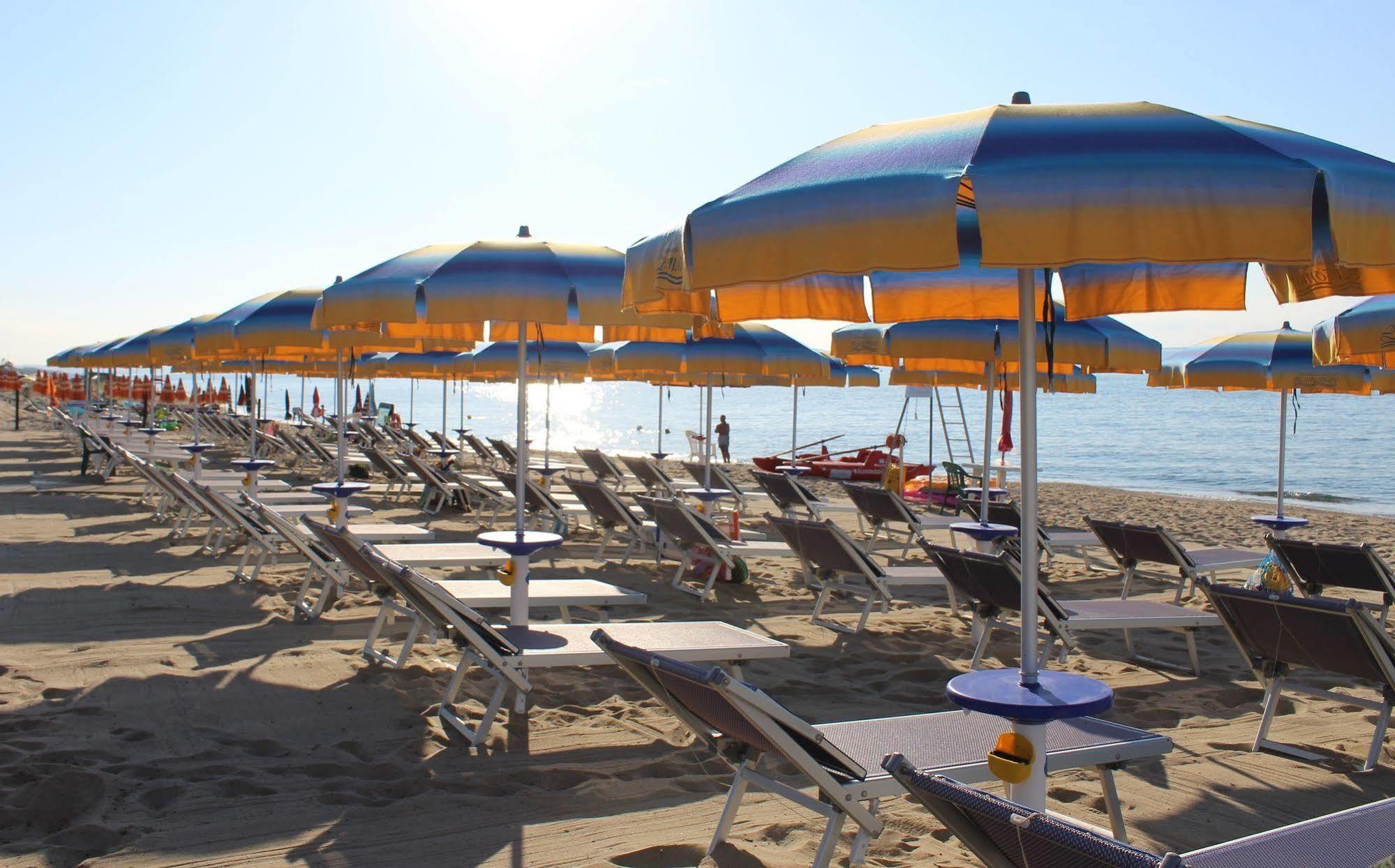 Villaggio Camping Lungomare Кропани Екстериор снимка