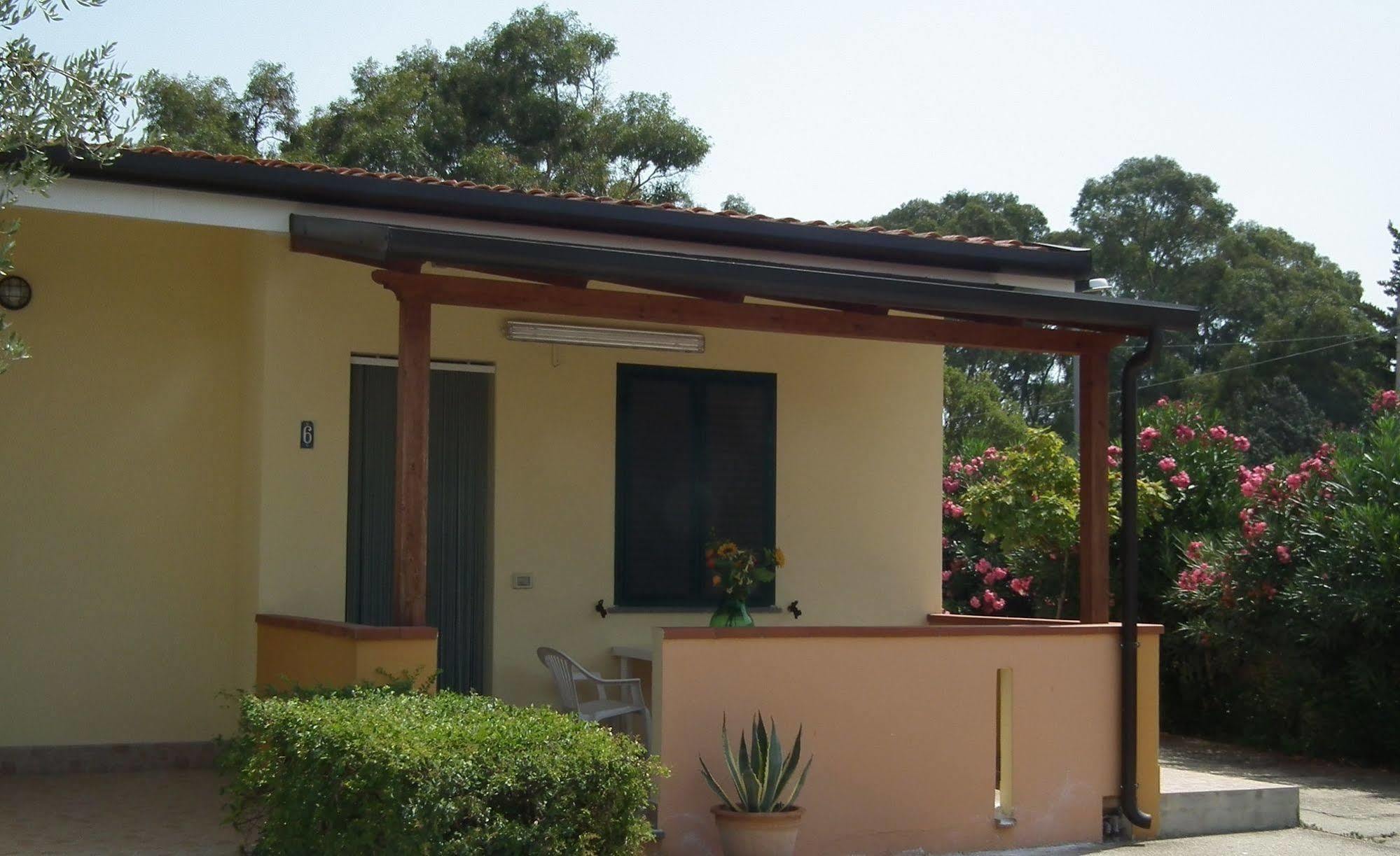 Villaggio Camping Lungomare Кропани Екстериор снимка