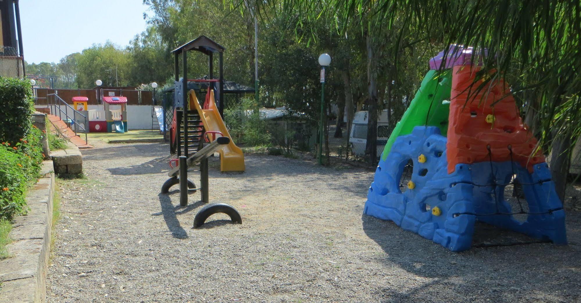 Villaggio Camping Lungomare Кропани Екстериор снимка